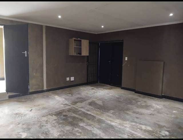 57M² BUSINESS TO LET IN BRYANSTON